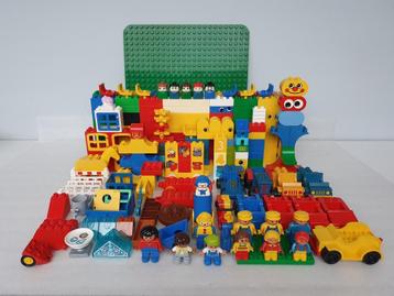 Lot Lego Duplo met 370+ onderdelen en 1 grondplaat beschikbaar voor biedingen