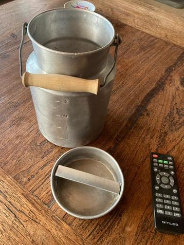 Oud melkkannetje melkkan aluminium  beschikbaar voor biedingen
