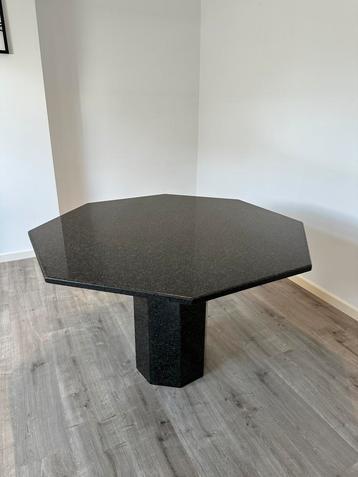 Table á manger hexagonale en granit 4 personnes pièce unique, Enlèvement, Comme neuf
