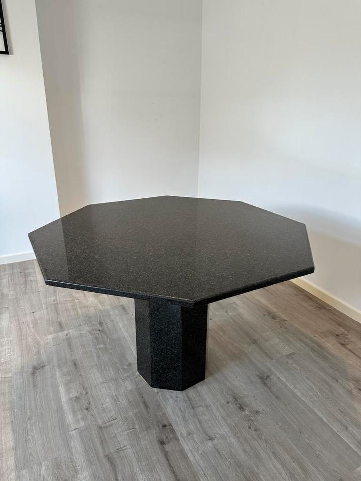 Uniek stuk zeshoekige granieten eettafel voor 4 personen, Huis en Inrichting, Tafels | Eettafels, Zo goed als nieuw, Ophalen
