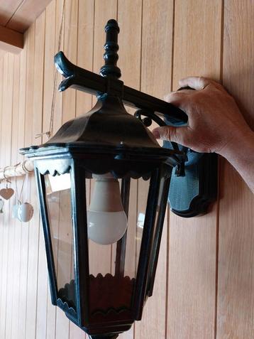 Buitenverlichting/ 2 wandlampen,  zo goed als nieuw  beschikbaar voor biedingen