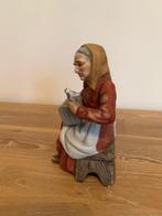 Figurine d'une vieille femme avec un pigeon, Antiquités & Art, Curiosités & Brocante, Enlèvement ou Envoi