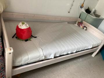 Lit mi hauteur flexa ( avec matelas)