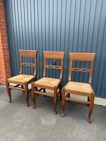 3 eiken stoelen beschikbaar voor biedingen