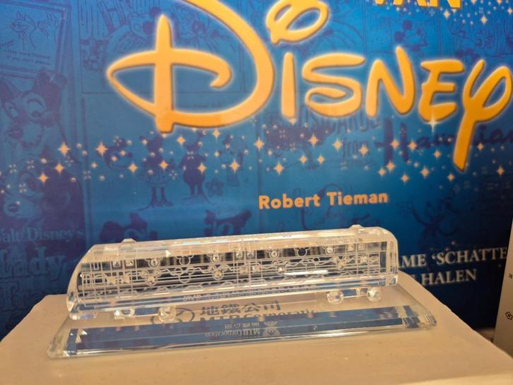 Disneyland monorail cristal met certificaat, Verzamelen, Disney, Zo goed als nieuw, Beeldje of Figuurtje, Overige figuren, Ophalen of Verzenden