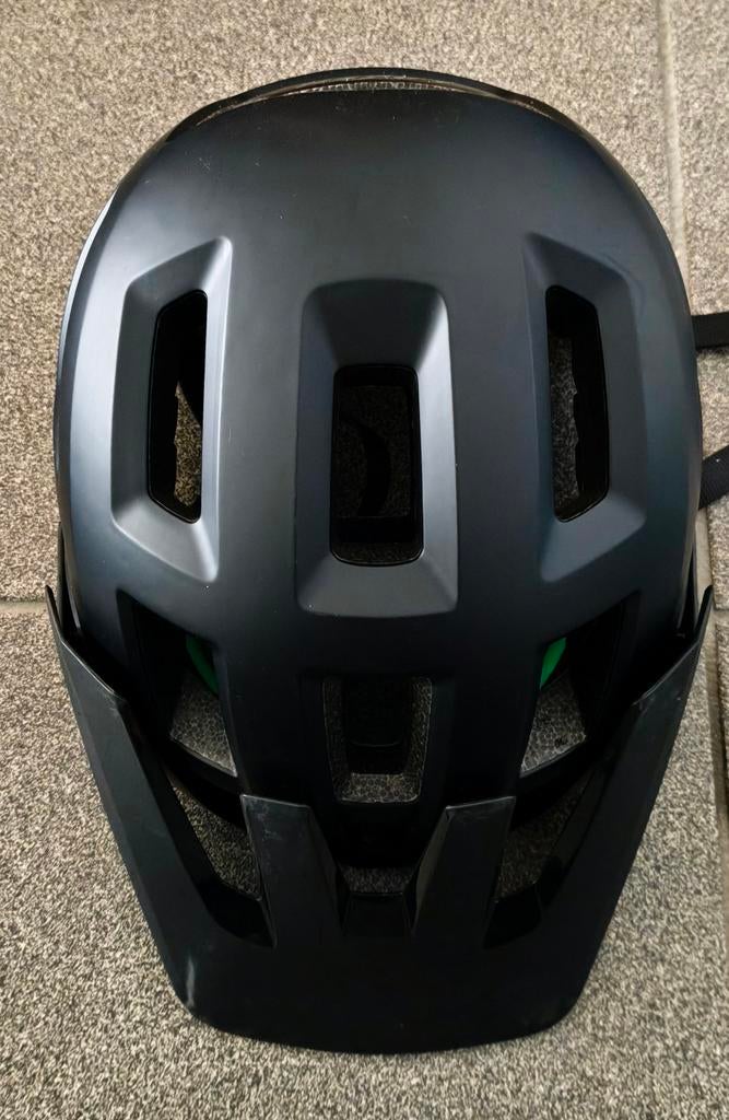 Zwarte fietshelm Lazer, Ophalen