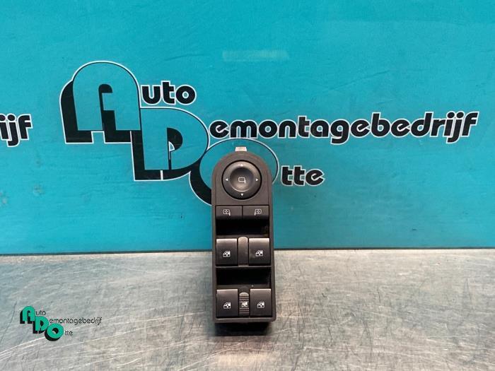 Commutateur vitre électrique d'un Opel Zafira B (Zafira B 0, Autos : Pièces & Accessoires, Tableau de bord & Interrupteurs, Opel