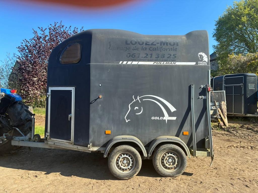 Van deux chevaux à vendre      cheval liberté-pullman., Animaux & Accessoires, Chevaux & Poneys | Semi-remorques & Remorques, Utilisé