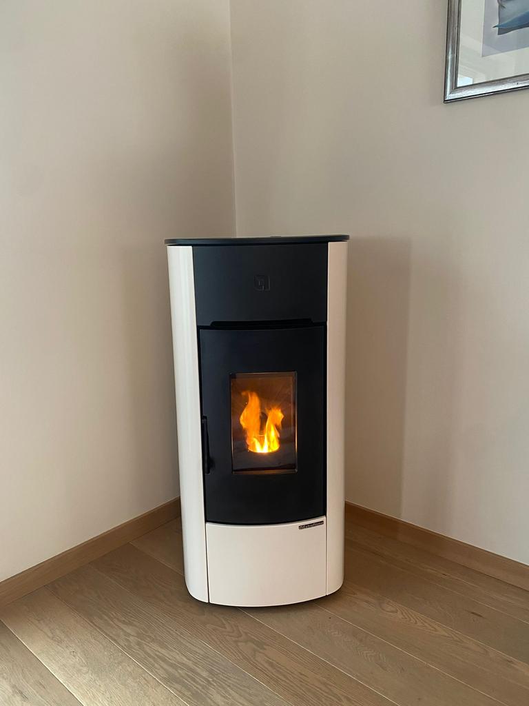 Plaatsing van pelletkachels, houtkachels en rookkanalen, Ophalen, Nieuw, Vrijstaand, Pelletkachel