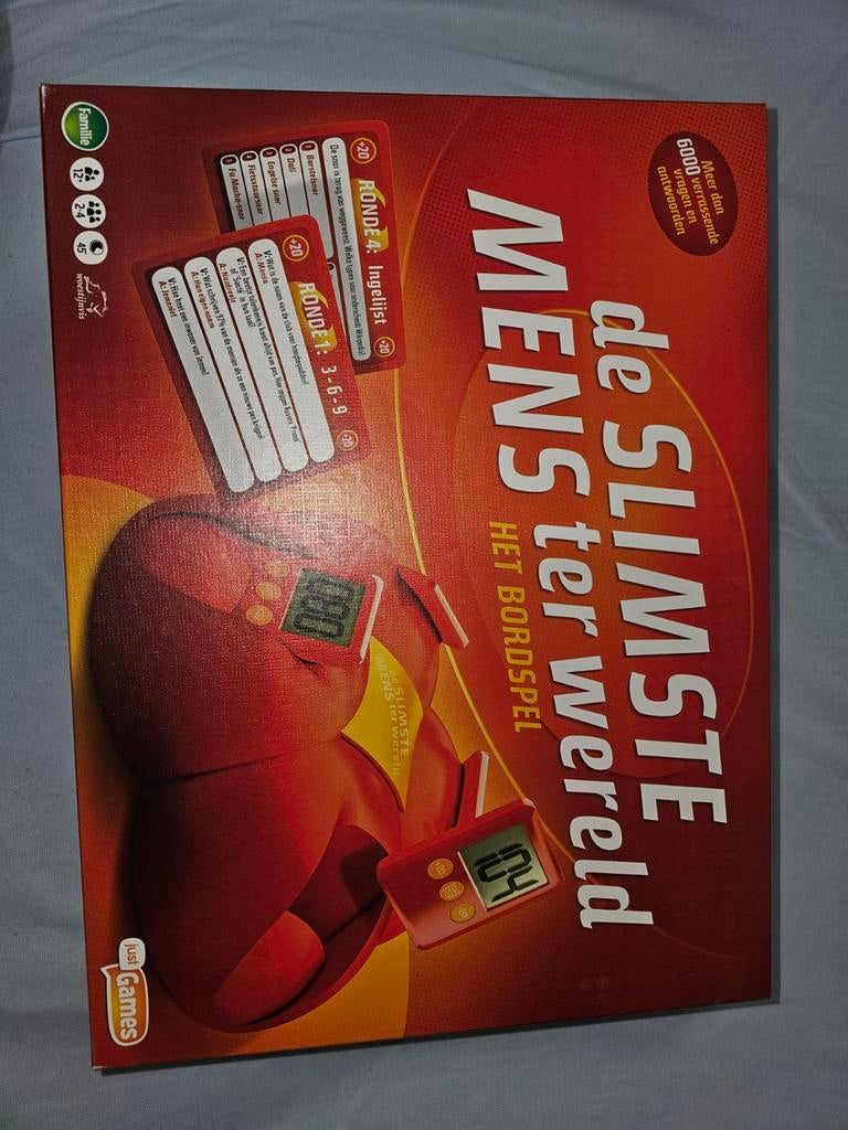 2 spelletjes: Wie is het? & De slimste mens ter wereld., Trois ou quatre joueurs, Enlèvement, Comme neuf, Hasbro