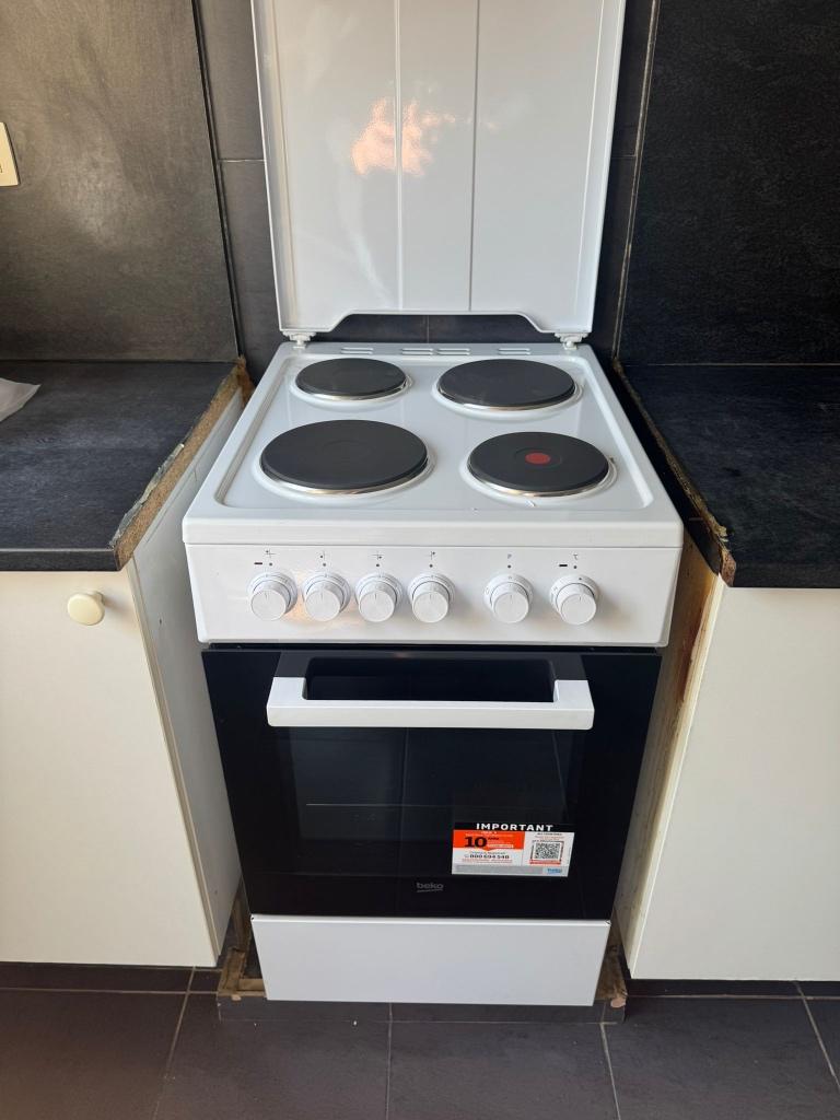 Bijna Nieuw Elektrisch Fornuis met Bon + 5 Jaar Waarborg, Elektronische apparatuur, Fornuizen, Ophalen, Grill, 4 kookzones, Zo goed als nieuw