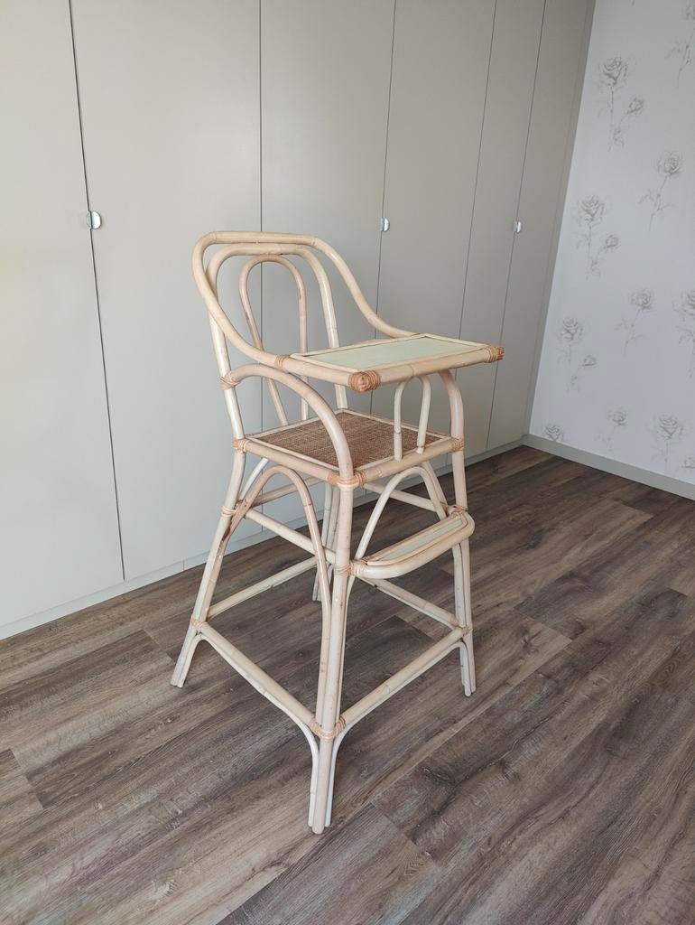Rotan kinderstoel (voor hoge tafel), Huis en Inrichting, Barkrukken, Zo goed als nieuw, 90 cm of meer, Riet, 1 kruk, Ophalen