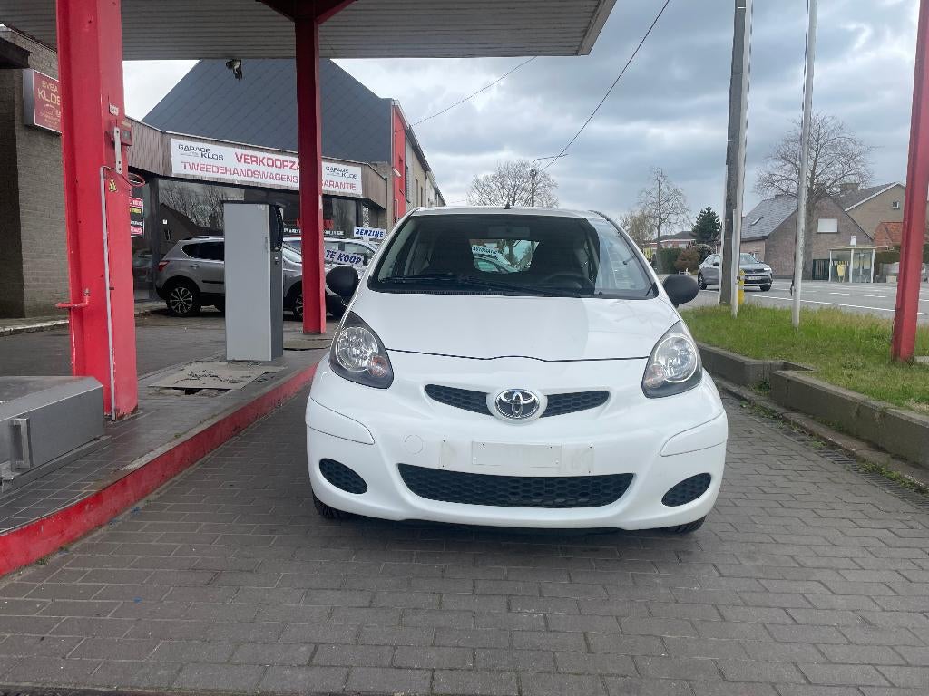 TOYOTA AYGO 1.0 BENZINE (50KW) 97.000KM EURO5. MET KEURING., Auto's, Toyota, Bedrijf, Handgeschakeld, Startonderbreker, Onderhoudsboekje