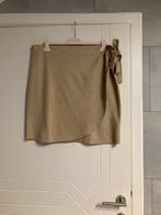Nieuwstaat suedine overslag rok (44/46), Kleding | Dames, Beige, Maat 42/44 (L), Nieuw, Ophalen of Verzenden
