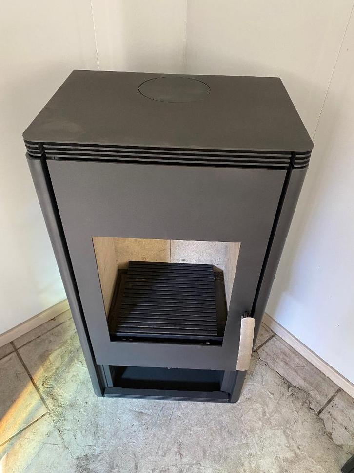 Houtkachel Saey Signum in nieuwstaat, Doe-het-zelf en Bouw, Verwarming en Radiatoren, Zo goed als nieuw, Kachel, Ophalen