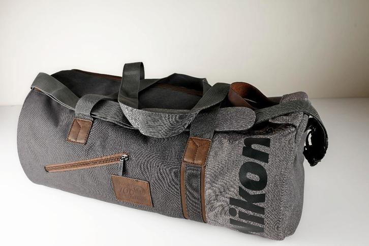 Originele Nikon Premium DSLR reistas - 100 years anniversary, Audio, Tv en Foto, Foto | Cameratassen, Nieuw, Schoudertas, Lowepro