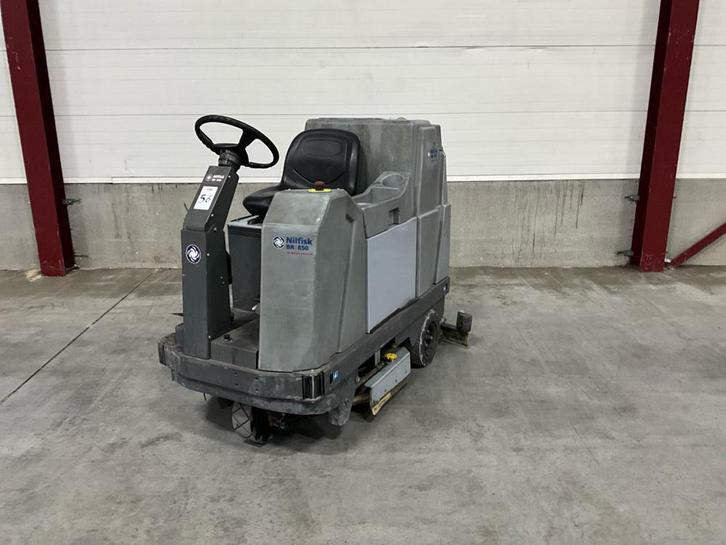 Nilfisk BR850 ride-on-floor scrubber, Zakelijke goederen, Machines en Bouw | Onderhoud en Reiniging