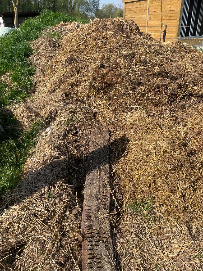 Paardenmest gratis af te halen, Ophalen, Mest