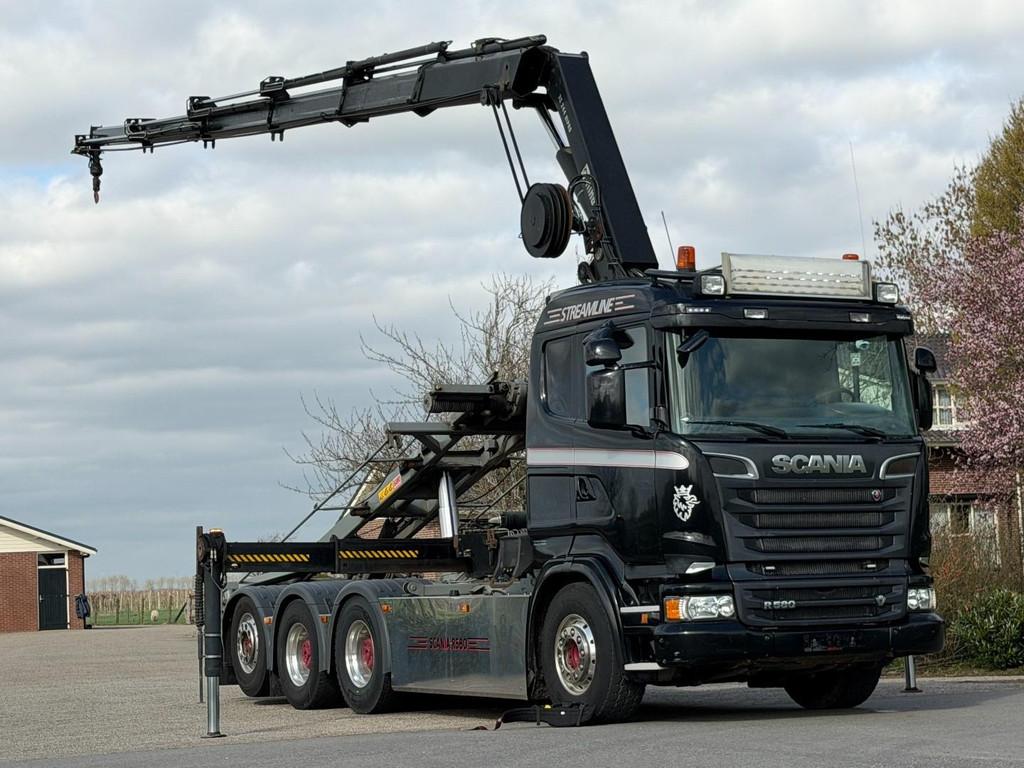 Scania R580 V8 8x4 !TRIPLE HIAB 24 TM CRANE!CONTAINERSYSTEM!, 580 pk, Euro 6, Scania, Overige brandstoffen