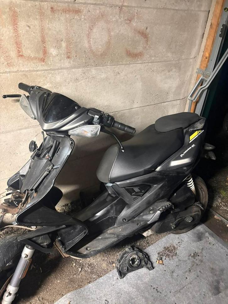 Aerox 4t b klasse, Fietsen en Brommers, Scooters | Yamaha, Zo goed als nieuw, Aerox, Elektrisch, Ophalen of Verzenden