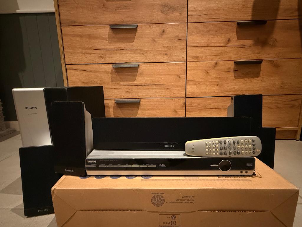 Philips 5.1 Surround Sound System - HTR5204 (Complete Set), Audio, Tv en Foto, Luidsprekerboxen, Gebruikt, Complete surroundset