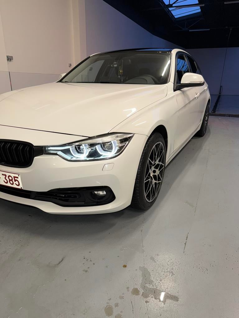 BMW 318i, Auto's, BMW, Achterwielaandrijving, Multifunctioneel stuurwiel, Leder en Stof, Wit