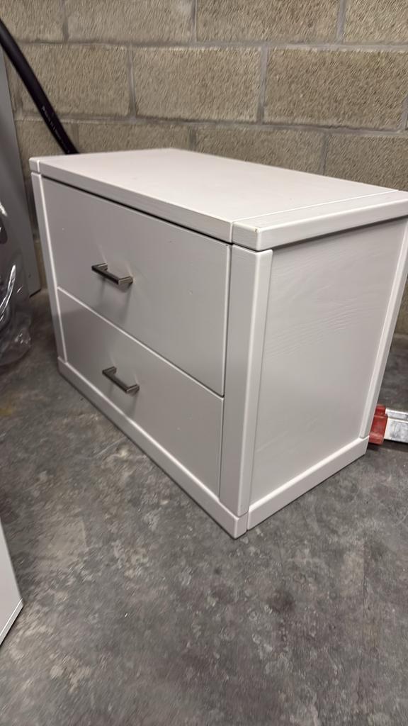 Houten (geverfd) kastje met 2 lades., Ophalen, Gebruikt