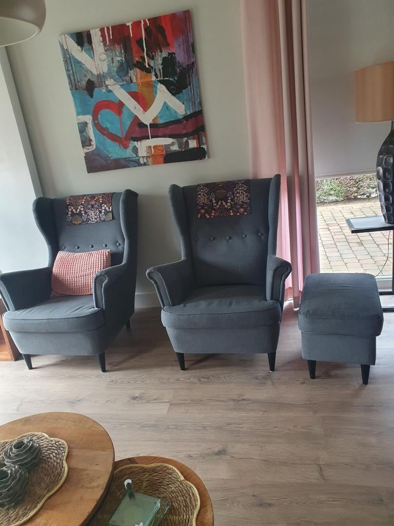 2 x éénzit zetels + 2 x bijhorende poef, Ophalen