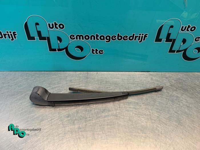 Bras essuie-glace arrière d'un Volkswagen Golf (Golf 12-), Autos : Pièces & Accessoires, Vitres & Accessoires, Volkswagen, Utilisé