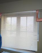 venster lamellen in crème kleur, Huis en Inrichting, Stoffering | Gordijnen en Lamellen, Ophalen, 100 tot 150 cm, 100 tot 150 cm