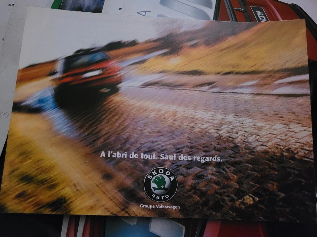 Catalogue Officiel Skoda Octavia G1 (Ancienne Concession), Enlèvement, Comme neuf