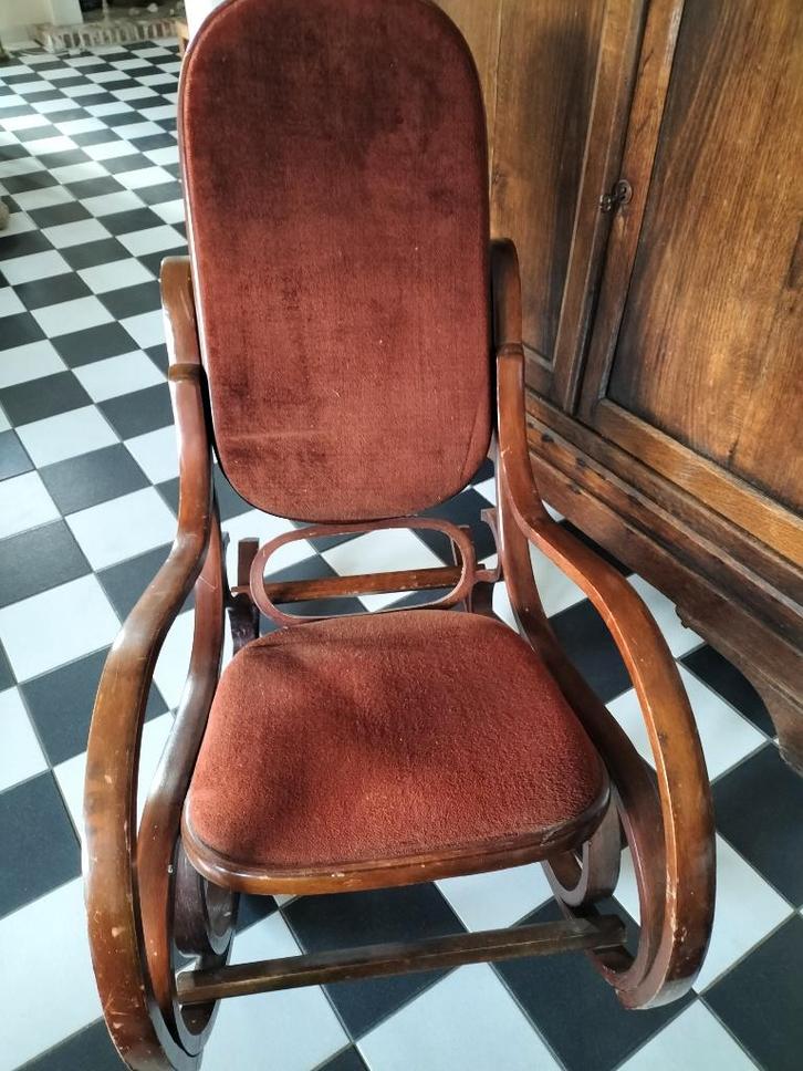Te koop wegens plaatsgebrek : 2 schommelstoelen, Huis en Inrichting, Stoelen, Gebruikt, Twee, Hout, Bruin, Ophalen