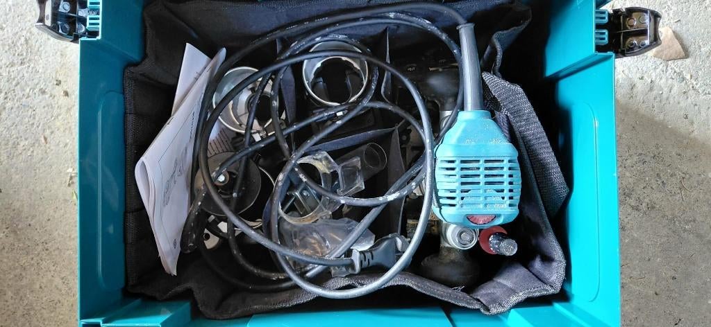 Défonceuse Makita RT0702CX3J, Bricolage & Construction, Outillage | Fraiseuses, Utilisé, Électrique, Enlèvement