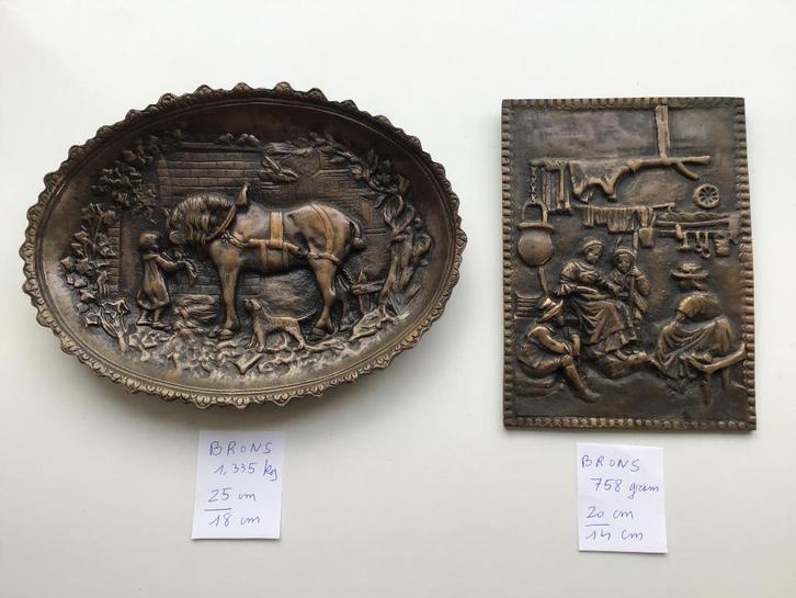 2 bronzen kaders met reliëf afbeeldingen, Antiek en Kunst, Antiek | Brons en Koper, Brons, Ophalen of Verzenden