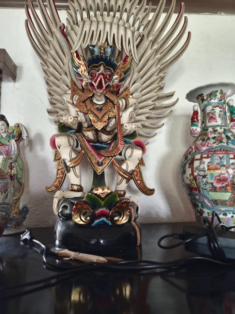 handgesneden Balinees Garuda-beeld, Ophalen