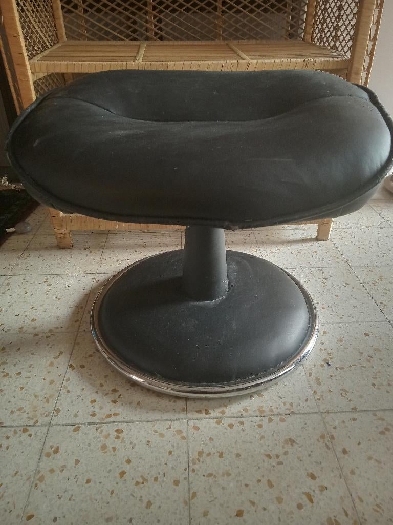 Mid-Century  VOETBANKJE  in chromé & zwarte skaï  Vintage, Ophalen, Gebruikt, The seventies ECLECTISCH Tijdloos modern, Metaal