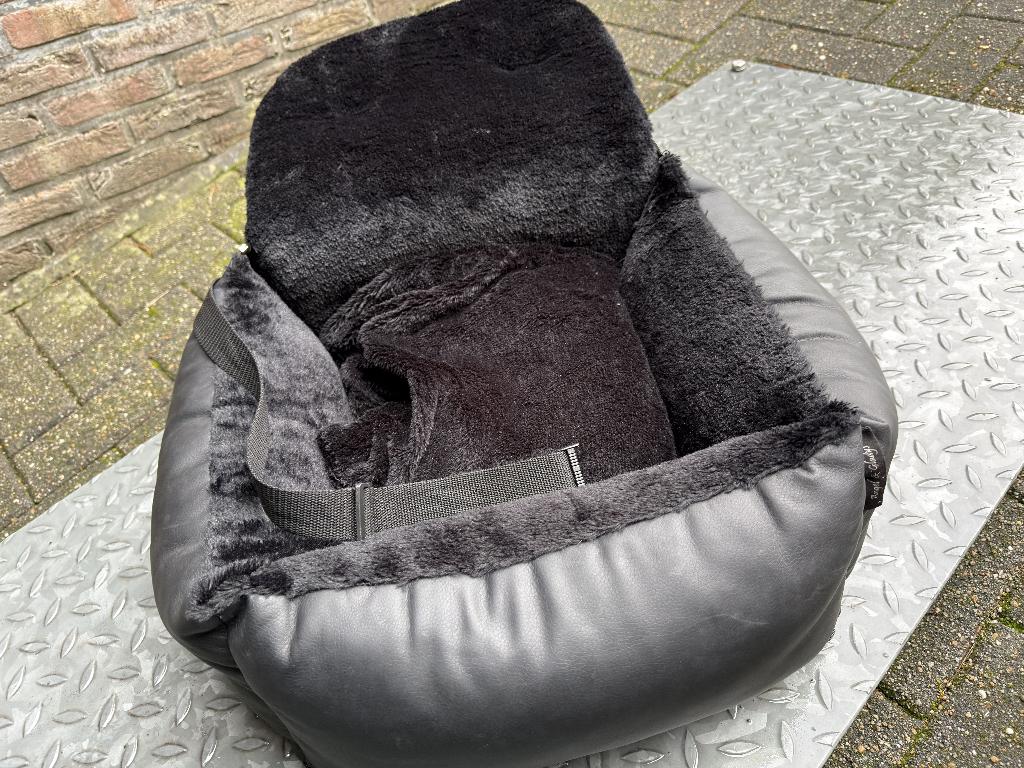 Hondenmand voor in de auto (een groot en een klein), Dieren en Toebehoren, Hondenmanden, Ophalen, Gebruikt, Pluche