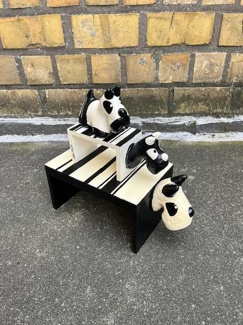 Ensemble décoratif avec des chiens - Helio Feretti, Enlèvement