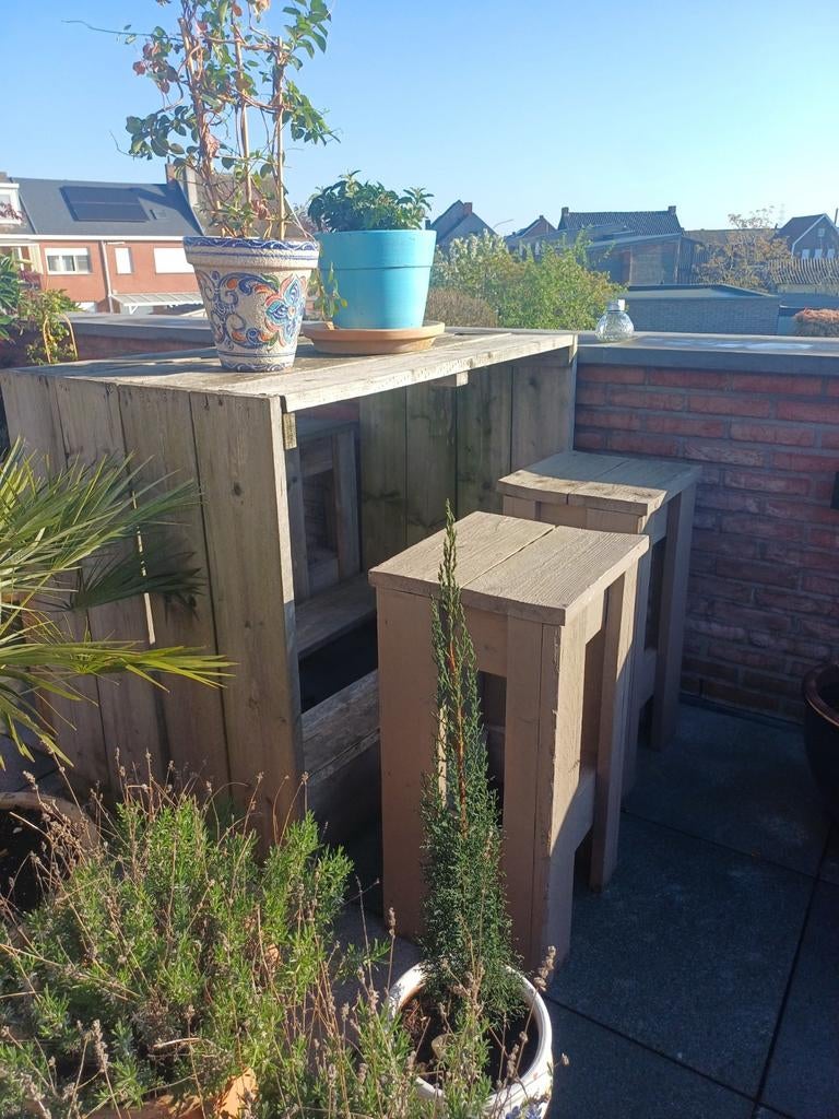 Table de bar en bois robuste avec 4 tabourets., Jardin & Terrasse, Enlèvement