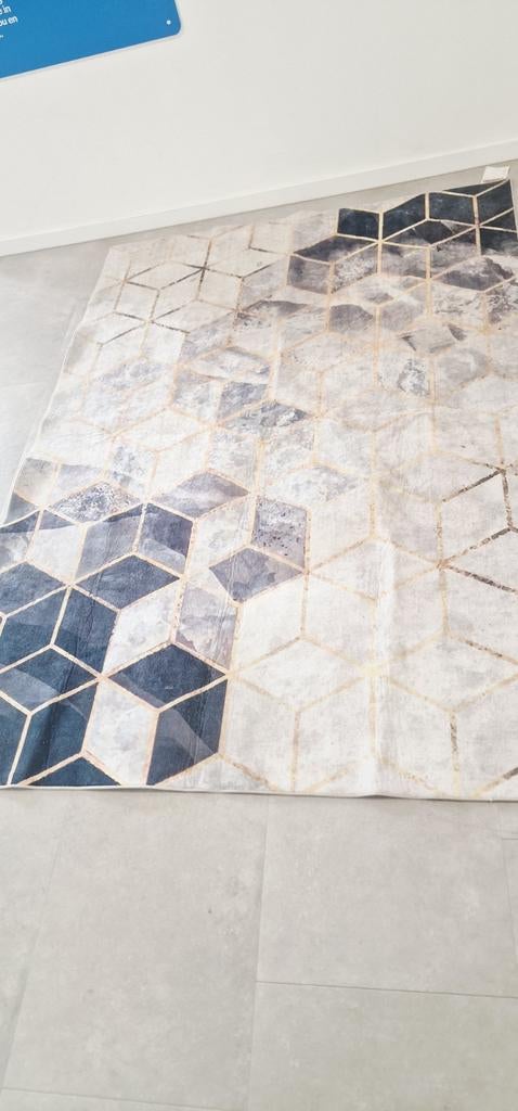 Tapis salon noir blan et doré, Maison & Meubles, Ameublement | Revêtements de sol, Enlèvement