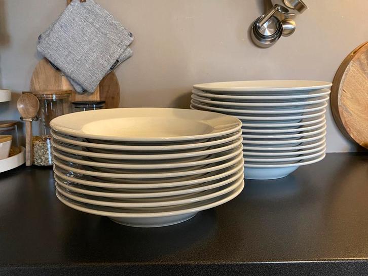 Diepe borden, Huis en Inrichting, Keuken | Servies, Zo goed als nieuw, Bord(en), Porselein, Ophalen