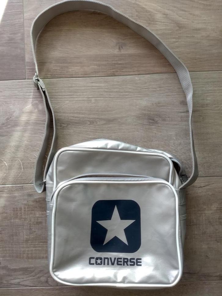 schoudertas ( adidas converse hollister ), Handtassen en Accessoires, Tassen | Schoudertassen, Gebruikt, Blauw, Ophalen