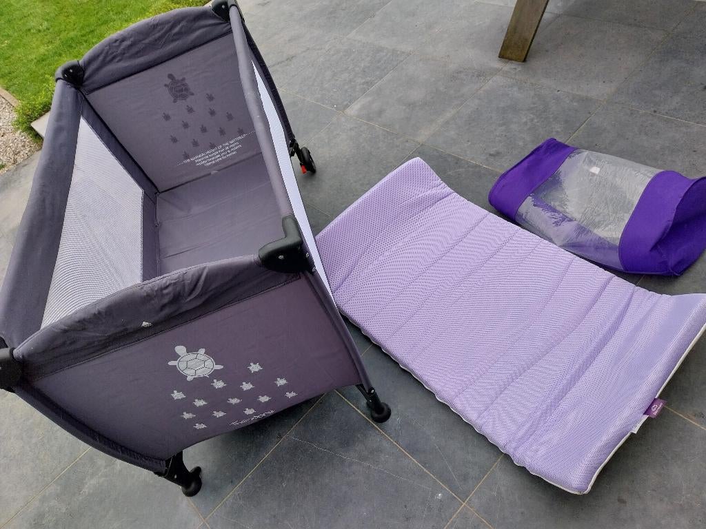 Reisbed Quax met zachte oprolbare matras, Kinderen en Baby's, Babywiegjes en Ledikanten, Ophalen, Zo goed als nieuw, Reisbedje