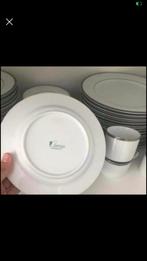 Vaisselle en porcelaine avec bord argenté, Comme neuf, Enlèvement ou Envoi
