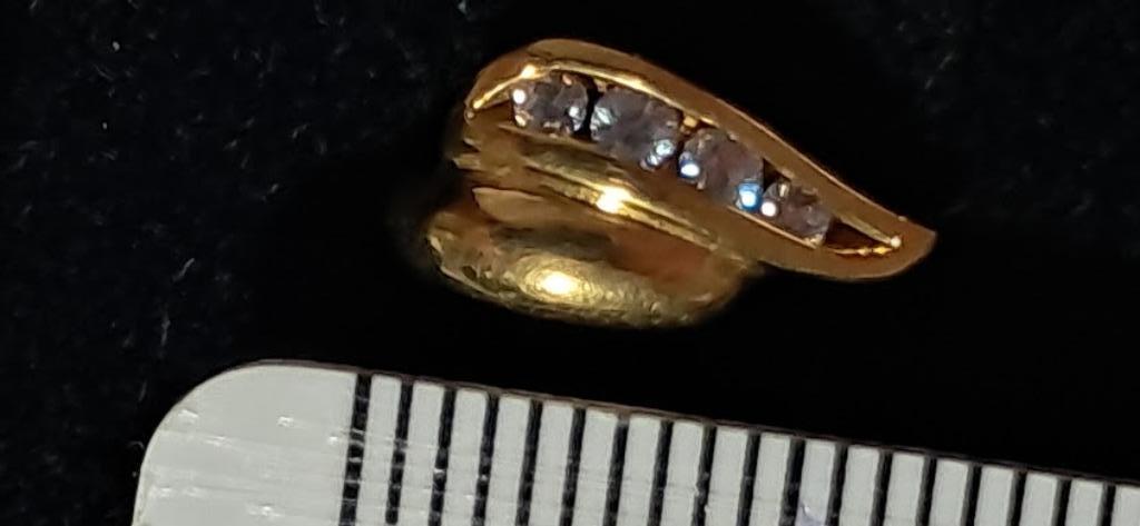 Boucles d'oreilles en or jaune 18 carats avec des zirconiums, Bijoux, Sacs & Beauté, Boucles d'oreilles, Envoi, Comme neuf, Jaune