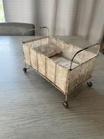 Antiek poppenbedje, Ophalen