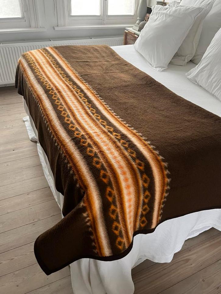 MOOIE WARME VINTAGE DEKEN BRUIN ORANJE BED SOFA, Huis en Inrichting, Slaapkamer | Beddengoed, Gebruikt, Deken of Dekbed, Tweepersoons