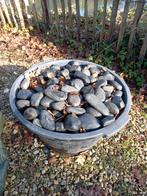 Zwarte sierstenen. 2 gevulde manden, Ophalen