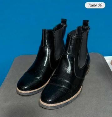A vendre Chaussure taille 38 beschikbaar voor biedingen