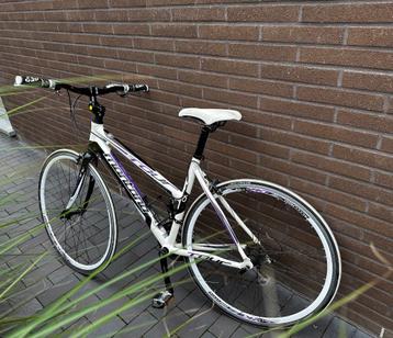 Sportieve damesfiets beschikbaar voor biedingen